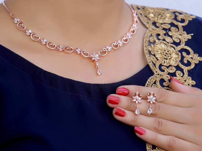 The Psychology Behind Jewelry Choices: What Your Accessories Say About You